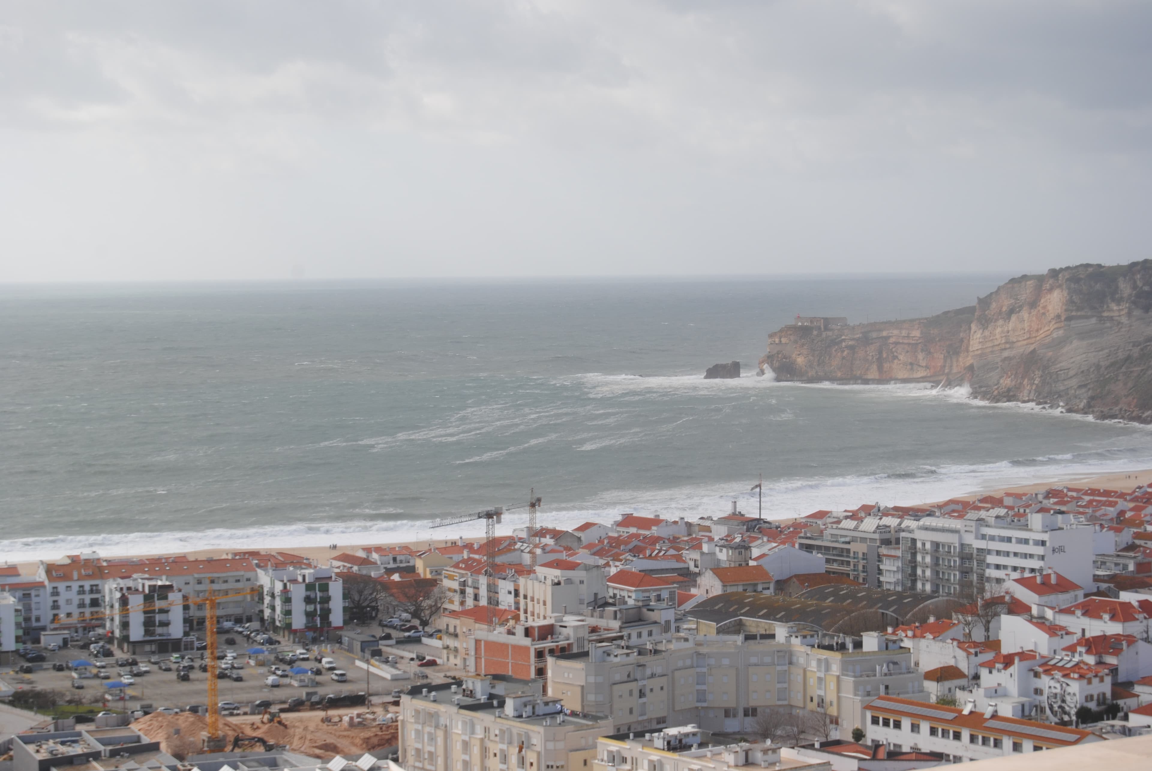 Foliões e desfile do Carnaval da Nazaré